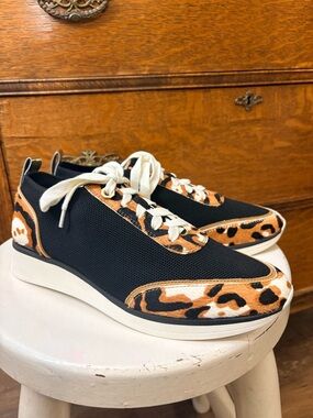 NWOT Louise et Cie Bayard Leopard Calf Hair Sneakers | Size 8.5M